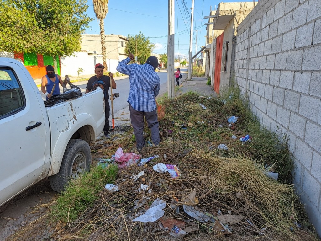 ATIENDEN REPORTE DE BASURA EN LAS AFUERAS DEL FRACCIONAMIENTO SAN JUAN