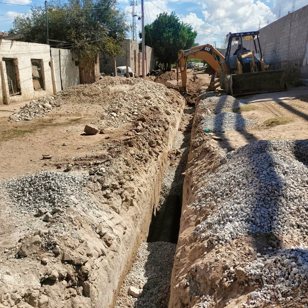 AVANZA REHABILITACIÓN DE DRENAJE SANITARIO EN EL EJIDO SAN LUIS; REGISTRA 30% DE AVANCE