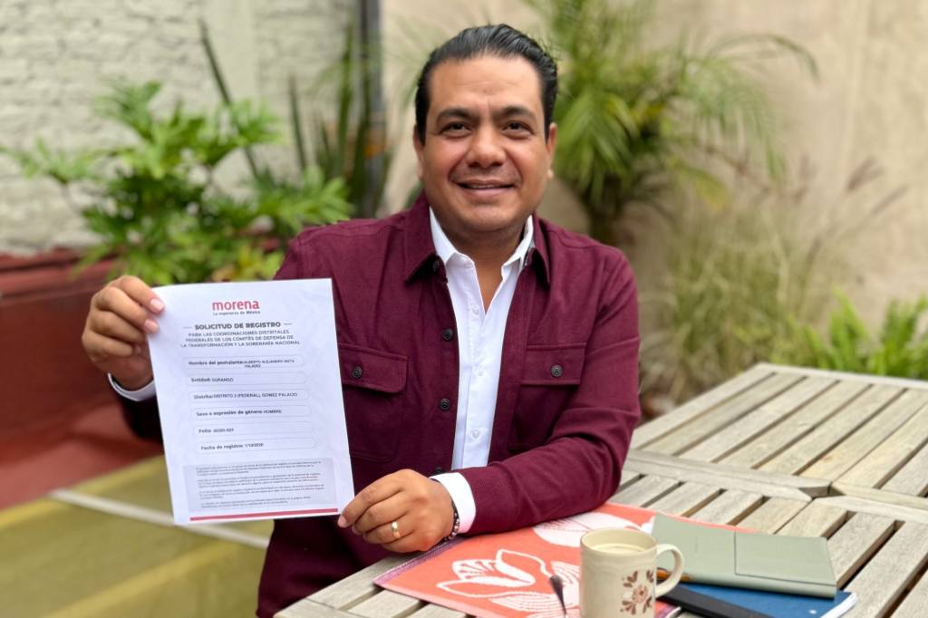 Alejandro Mata se registra como aspirante al Distrito Federal 02 de Morena