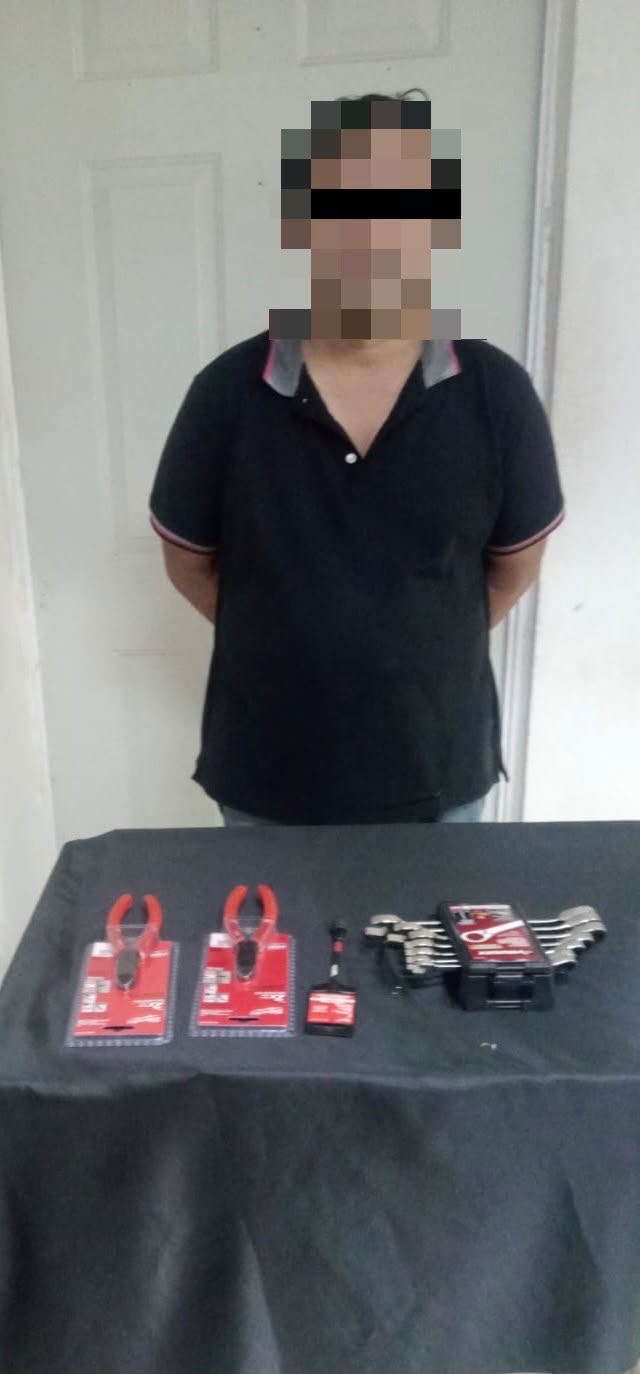 DSPM DETIENE A HOMBRE TRAS INTENTAR SACAR HERRAMIENTA SIN PAGAR DE UN&nbsp;COMERCIO