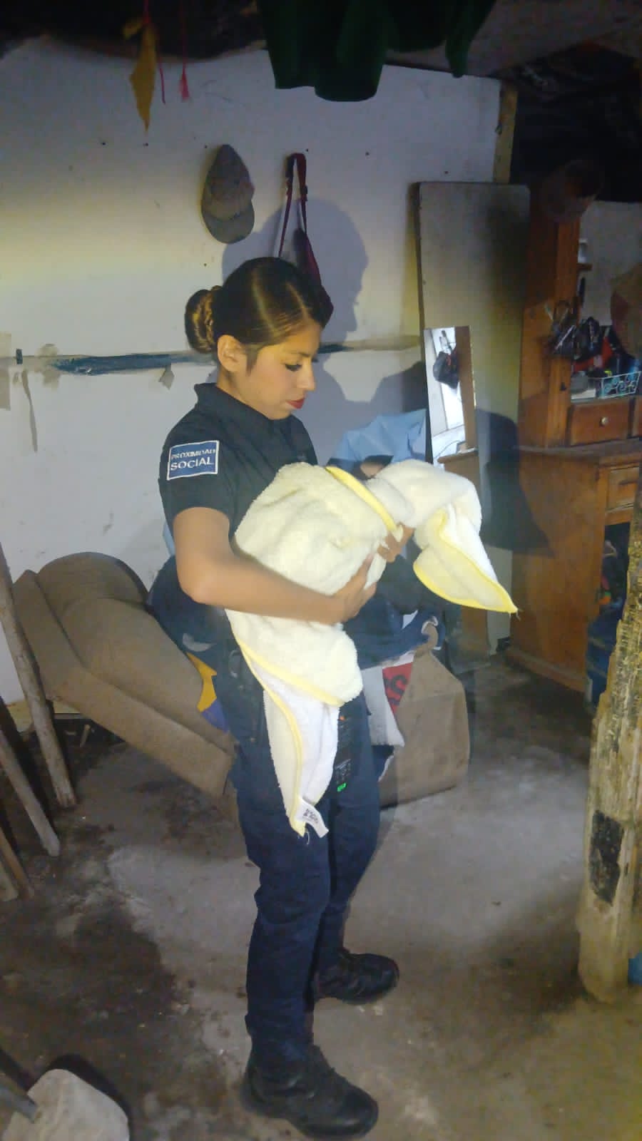AGENTE DE LA POLICÍA MUNICIPAL RECIBE A BEBÉ DURANTE LABOR DE PARTO EN VALLE LA&nbsp;ROSITA