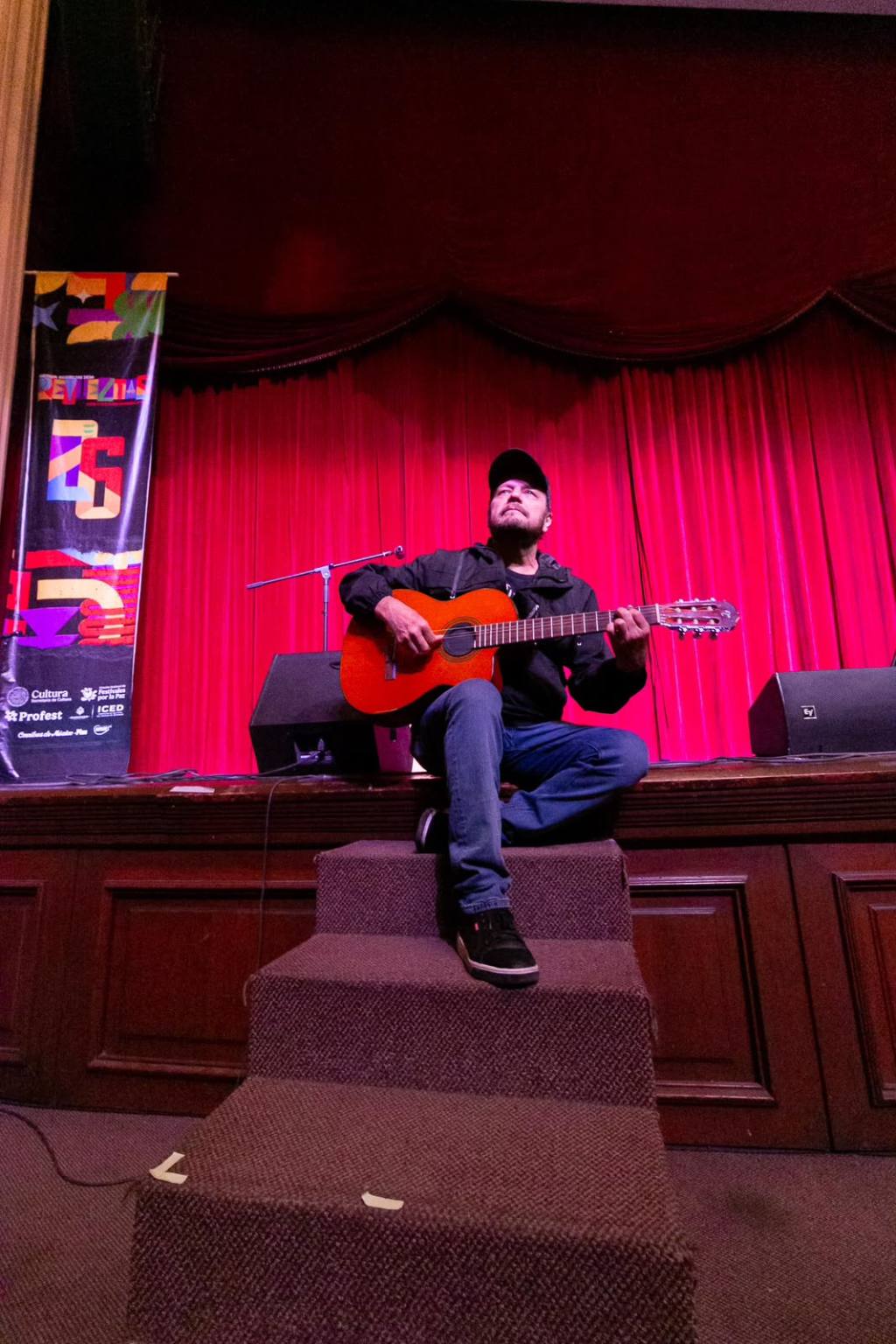 Nicho Hinojosa ofrece una noche de música y bohemia en el Festival Revueltas&nbsp;2026