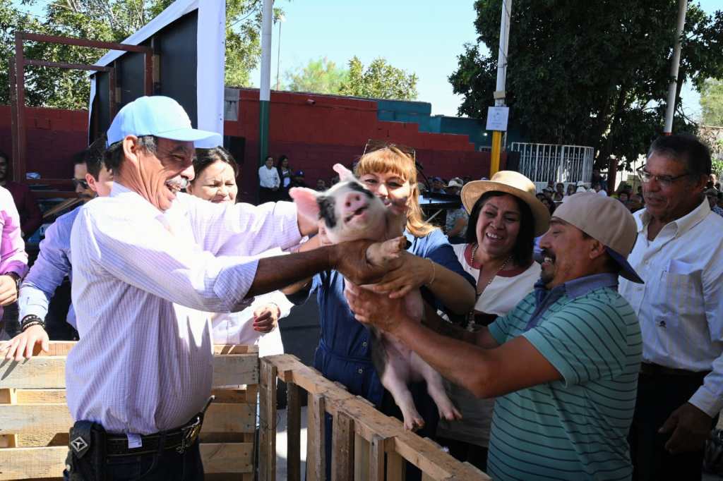 Impulsa Betzabé Martínez la economía de 430 familias rurales con apoyos productivos