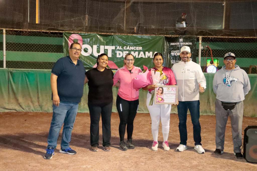 RECONOCEN A SOBREVIVIENTE DE CÁNCER DE MAMA EN ENCUENTRO DE SOFTBOL EN&nbsp;TORREÓN