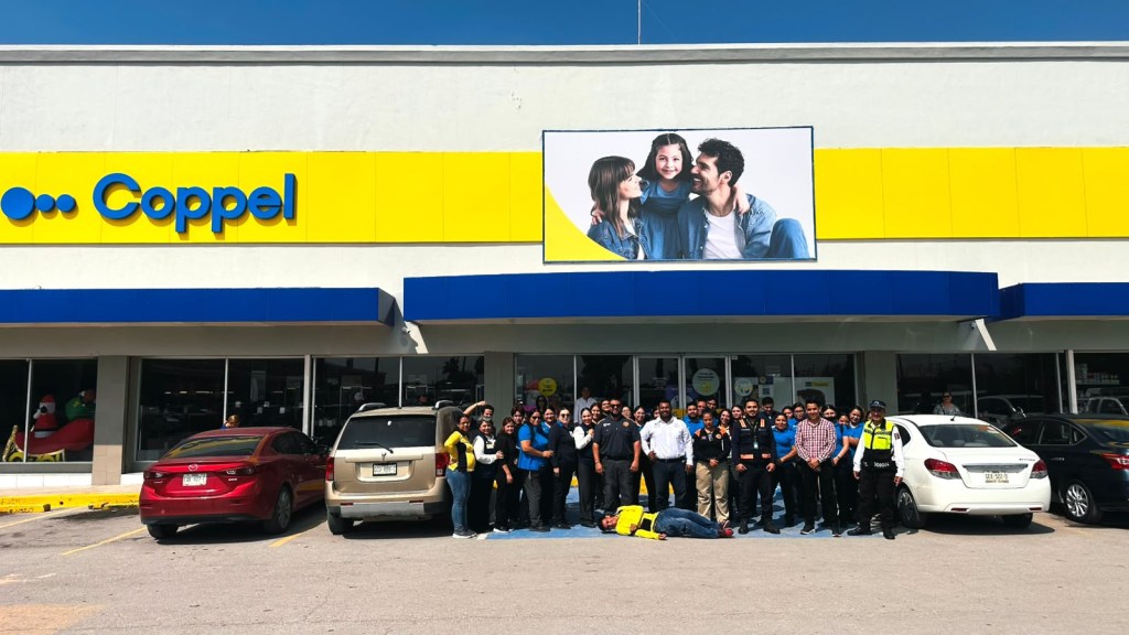 PROTECCIÓN CIVIL LERDO REALIZA SIMULACRO DE INCENDIO EN TIENDA COMERCIAL