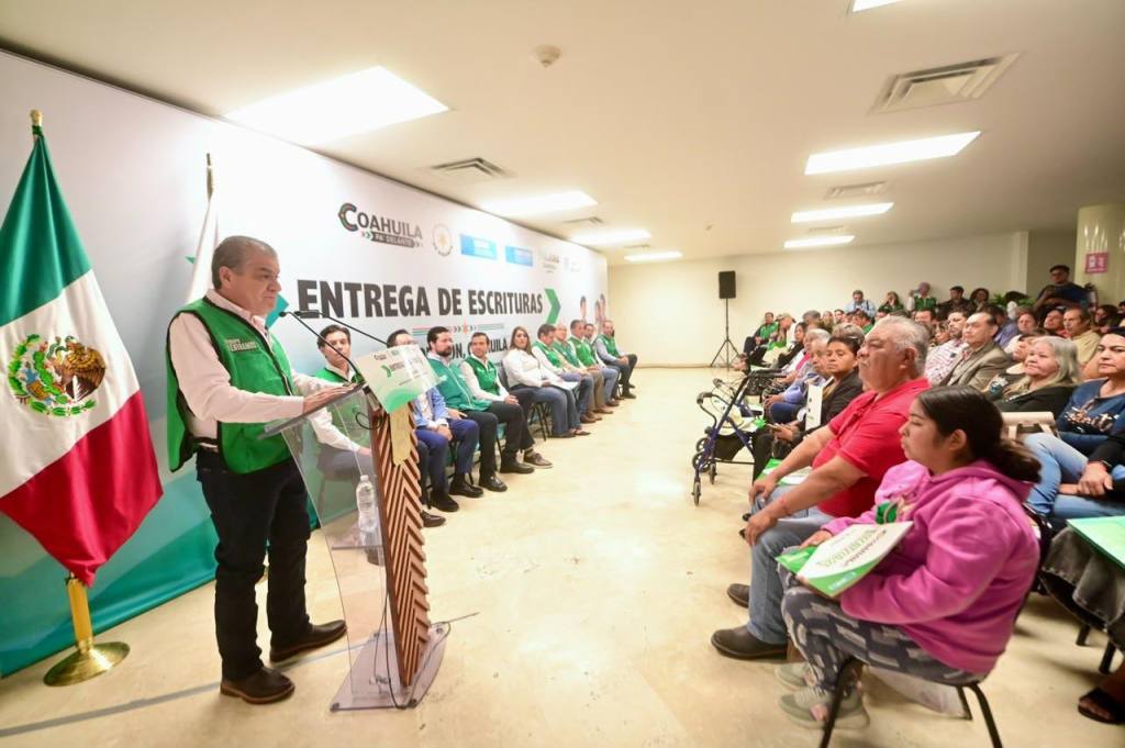 PROTEGEN EL PATRIMONIO DE 95 FAMILIAS DE TORREÓN CON LA ENTREGA DE&nbsp;ESCRITURAS