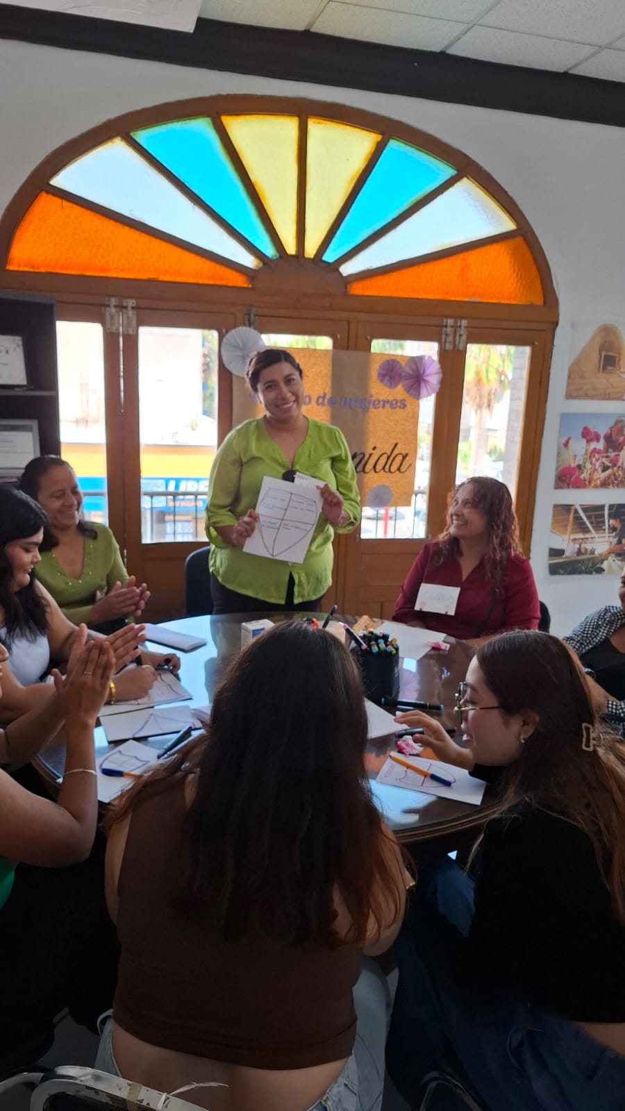 Trabaja Betzabé Martínez por el bienestar emocional y el empoderamiento de las mujeres